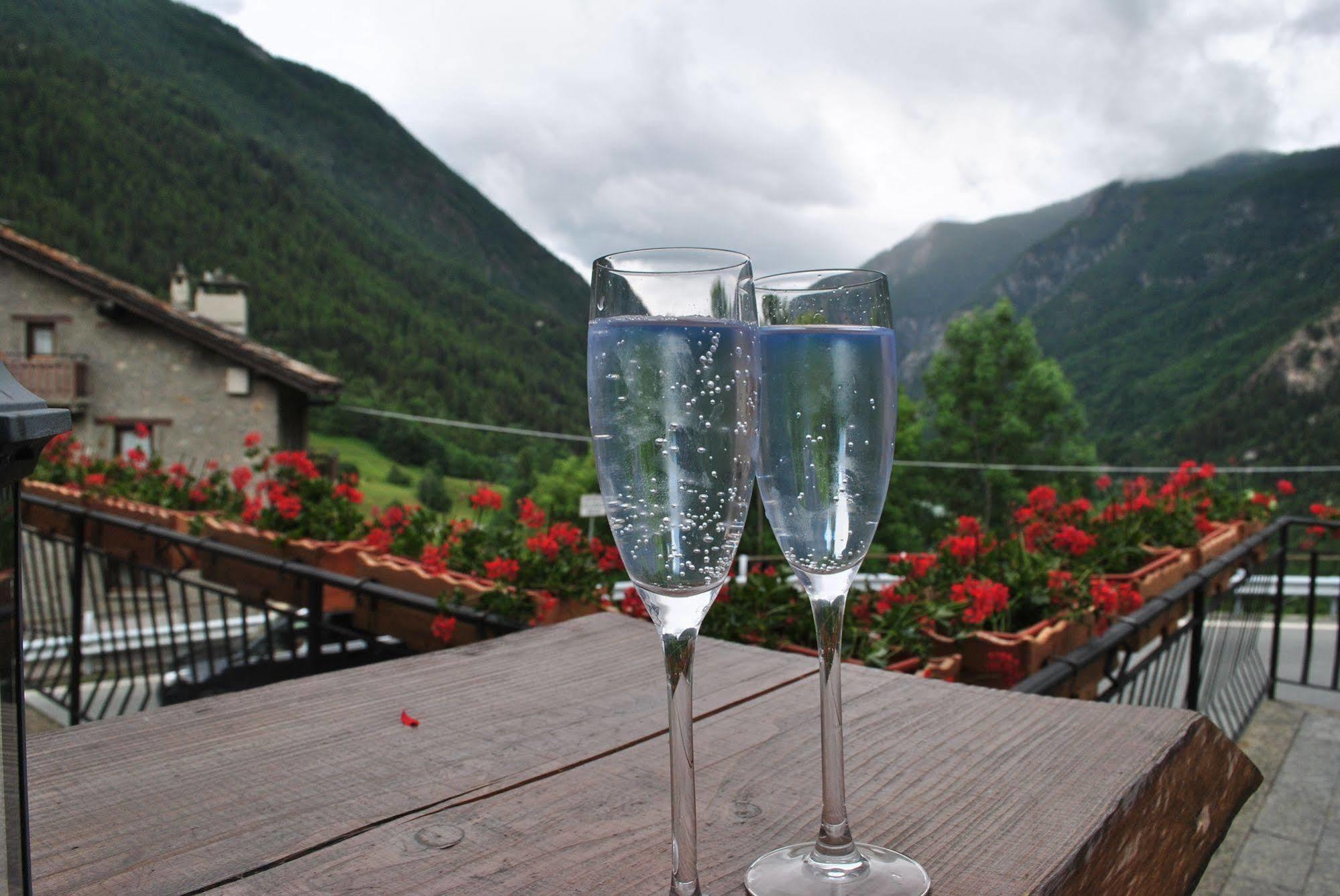 Hotell Millefiori- Alpine Event Lodge Valtournenche Dış mekan fotoğraf